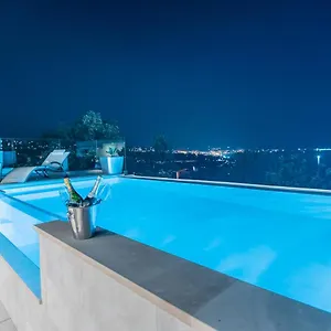 holiday-home-with-rooftop-pool.primorje-gorskikotar.com/