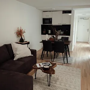 Stilvolle Im Zentrum! Apartment
